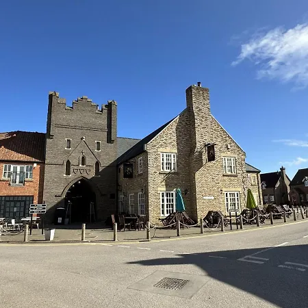 Trinity House - Part Of The The Bay Village With Pool, Gym And Direct Access, Pub, Restaurant, Tennis And Meadows Walks