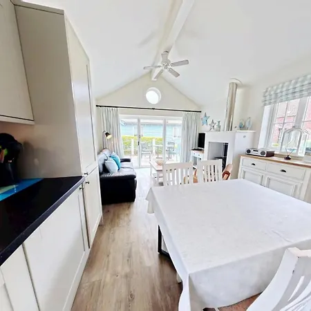 Trinity House - Part Of The The Bay Village With Pool, Gym And Direct Access, Pub, Restaurant, Tennis And Meadows Walks Filey