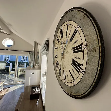 펜션 Trinity House - Part Of The The Bay Village With Pool, Gym And Direct Access, Pub, Restaurant, Tennis And Meadows Walks 파일리