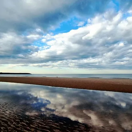 Trinity House - Part Of The The Bay Village With Pool, Gym And Direct Access, Pub, Restaurant, Tennis And Meadows Walks 펜션 *