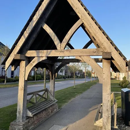 Trinity House - Part Of The The Bay Village With Pool, Gym And Direct Access, Pub, Restaurant, Tennis And Meadows Walks 펜션 파일리