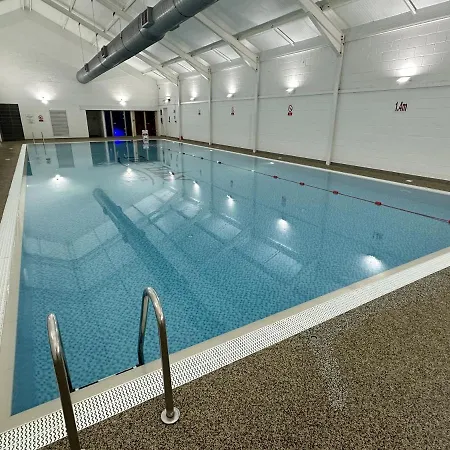 Trinity House - Part Of The The Bay Village With Pool, Gym And Direct Access, Pub, Restaurant, Tennis And Meadows Walks Vakantiehuis