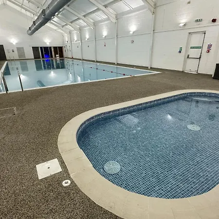 Trinity House - Part Of The The Bay Village With Pool, Gym And Direct Access, Pub, Restaurant, Tennis And Meadows Walks Ferienhaus *