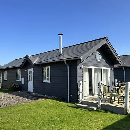 Trinity House - Part Of The The Bay Village With Pool, Gym And Direct Access, Pub, Restaurant, Tennis And Meadows Walks *