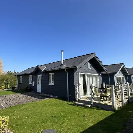 Trinity House - Part Of The The Bay Village With Pool, Gym And Direct Access, Pub, Restaurant, Tennis And Meadows Walks 펜션 파일리