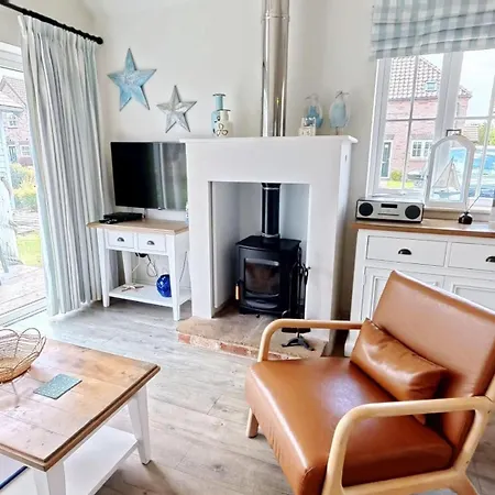 Trinity House - Part Of The The Bay Village With Pool, Gym And Direct Access, Pub, Restaurant, Tennis And Meadows Walks Vakantiehuis *