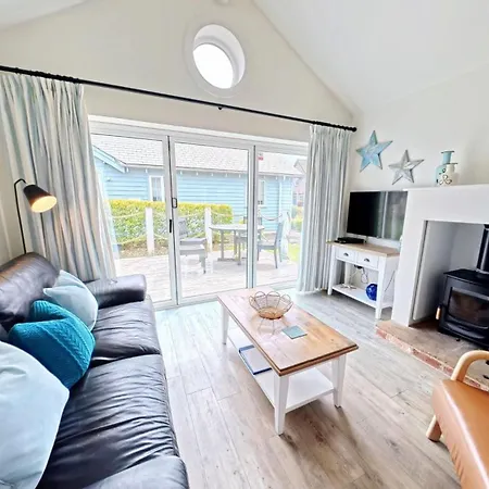 Trinity House - Part Of The The Bay Village With Pool, Gym And Direct Access, Pub, Restaurant, Tennis And Meadows Walks 度假居 法利