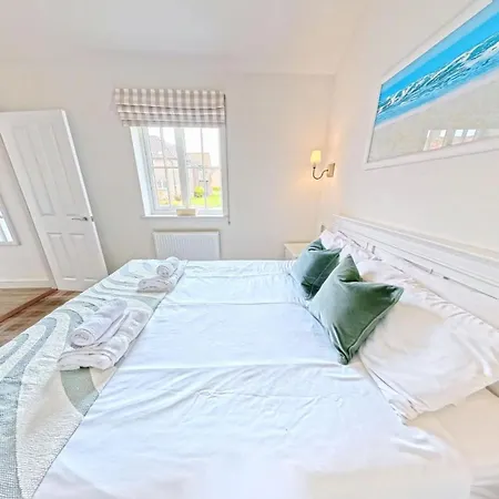 度假居 Trinity House - Part Of The The Bay Village With Pool, Gym And Direct Access, Pub, Restaurant, Tennis And Meadows Walks 法利