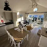 Trinity House - Part Of The The Bay Village With Pool, Gym And Direct Access, Pub, Restaurant, Tennis And Meadows Walks בית נופש *