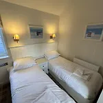 Trinity House - Part Of The The Bay Village With Pool, Gym And Direct Access, Pub, Restaurant, Tennis And Meadows Walks בית נופש פילי