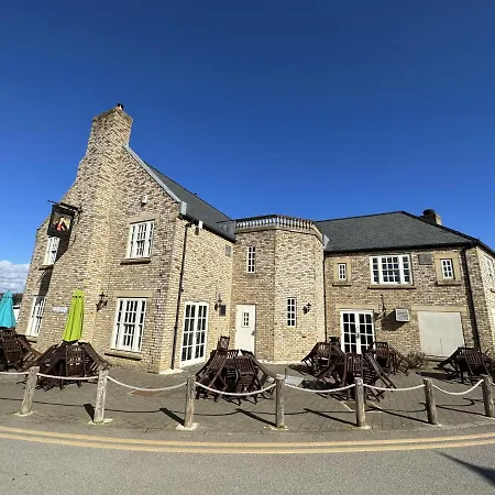 Trinity House - Part Of The The Bay Village With Pool, Gym And Direct Access, Pub, Restaurant, Tennis And Meadows Walks *